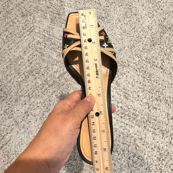 LV sandals in very good condition size 36 - Picture 16 of 16